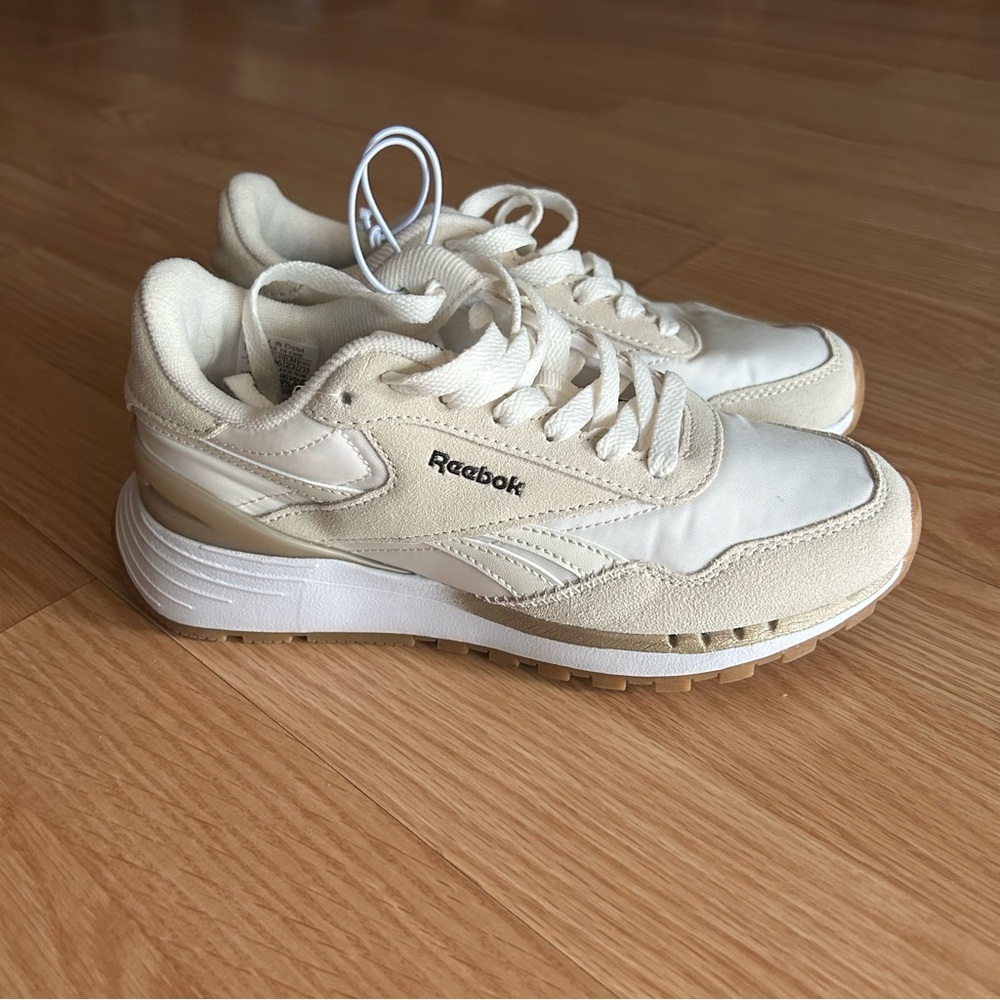 NEW Reebok Classic Harman Beige Crème Sneakers Women’s 6